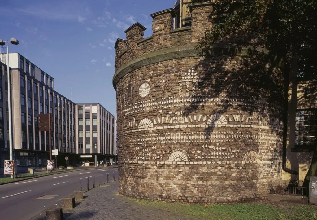 Revealing Opulence: Unearthing an Ancient Roman Bath Complex in Cologne
